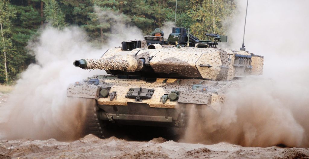Ein moderner Leopard-Panzer bei einer Übung. Mächtig und robust, bereit für den Einsatz. Ein gutes Investment unter ESG-Regeln?